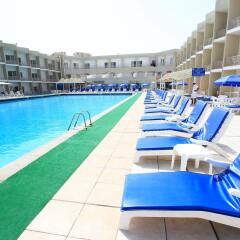 Отель Beach Hotel Sharjah ОАЭ, Шарджа - 8 отзывов об отеле, цены и фото номеров - забронировать отель Beach Hotel Sharjah онлайн бассейн фото 2