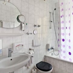 Отель Burgschmiet Германия, Нюрнберг - отзывы, цены и фото номеров - забронировать отель Burgschmiet онлайн ванная