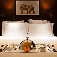 Отель Hôtel Montaigne в номере