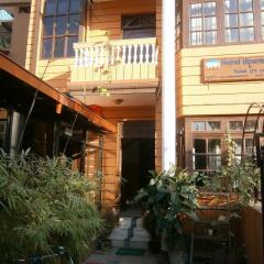 Отель Nepal Apartment Непал, Катманду - отзывы, цены и фото номеров - забронировать отель Nepal Apartment онлайн вид на фасад