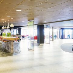 Отель ibis Schiphol Amsterdam Airport Нидерланды, Бадхевердорп - 7 отзывов об отеле, цены и фото номеров - забронировать отель ibis Schiphol Amsterdam Airport онлайн интерьер отеля фото 3