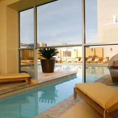 Отель Platinum Hotel and Spa США, Лас-Вегас - 8 отзывов об отеле, цены и фото номеров - забронировать отель Platinum Hotel and Spa онлайн бассейн фото 2