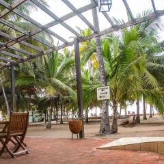 Отель Anomabo Beach Resort пляж