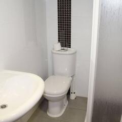 Отель Hostal Isabel Испания, Бланес - отзывы, цены и фото номеров - забронировать отель Hostal Isabel онлайн ванная