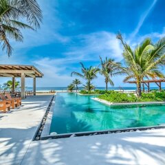 Отель Marea Beachfront Villas бассейн