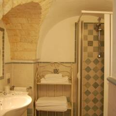 Отель Trulli Holiday Albergo Diffuso Альберобелло ванная