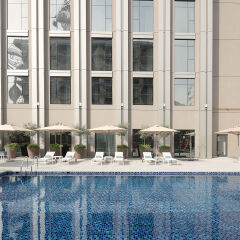 Отель Rove Healthcare City бассейн
