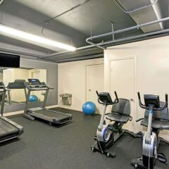 Отель Ramada Downtown West Лос-Анджелес фитнесс-зал