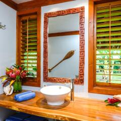 Отель Te Nunoa Private Garden Bungalow Французская Полинезия, Муреа - отзывы, цены и фото номеров - забронировать отель Te Nunoa Private Garden Bungalow онлайн ванная фото 2