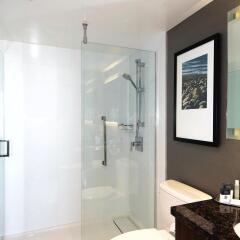 Отель DoubleTree by Hilton Hotel & Suites Victoria Канада, Виктория - отзывы, цены и фото номеров - забронировать отель DoubleTree by Hilton Hotel & Suites Victoria онлайн ванная