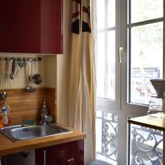 Апартаменты Renovated Studio in Paris в номере
