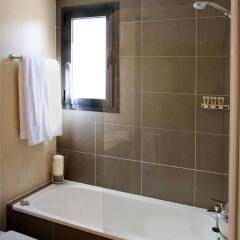 Отель Compostela Suites ванная