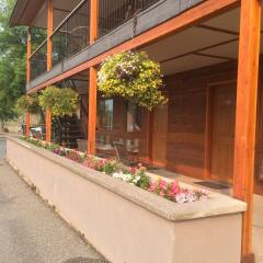 Отель Cariboo Lodge бассейн