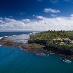 Отель One Private Island One Villa Савусаву бассейн