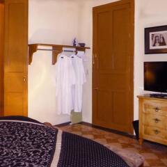 La Perla Hotel Boutique B&B сейф в номере