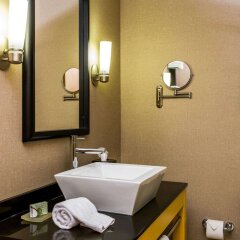 Cambria Hotel Traverse City in Grand Traverse Bay, United States of America from 291$, photos, reviews - zenhotels.com bathroom