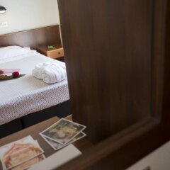 Hotel Miralaghi Кьянчиано Терме сейф в номере