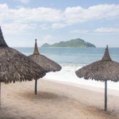 Отель The Palms Resort of Mazatlan пляж