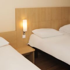 Отель ibis Toulouse Blagnac Aéroport Франция, Бланьяк - отзывы, цены и фото номеров - забронировать отель ibis Toulouse Blagnac Aéroport онлайн комната для гостей