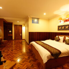 Ayarwaddy River View Hotel сейф в номере