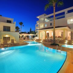 Petrosana Hotel Apartments бассейн фото 4