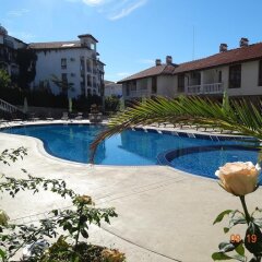 Отель Triumph Holiday Village Свети Влас бассейн