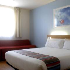 Отель Travelodge Barcelona Poblenou комната для гостей фото 5