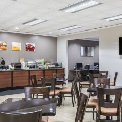 Отель Quality Inn & Suites Los Angeles Airport - LAX питание фото 3