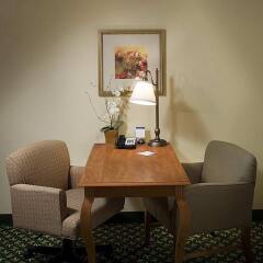 Отель Hampton Inn & Suites Tulare удобства в номере фото 2