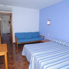 Отель Apartamentos Sa Clau комната для гостей