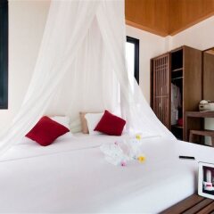 Отель The Mangrove Panwa Phuket Resort сейф в номере