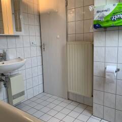 Отель Old Town Large 3 Room Maisonette Германия, Дюссельдорф - отзывы, цены и фото номеров - забронировать отель Old Town Large 3 Room Maisonette онлайн ванная