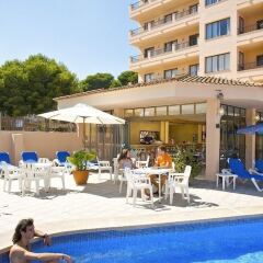 Отель Apartaments La Perla Negra спортивное сооружение
