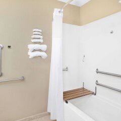 Microtel Inn & Suites By Wyndham Clear Lake in Clear Lake, United States of America from 95$, photos, reviews - zenhotels.com bathroom photo 3