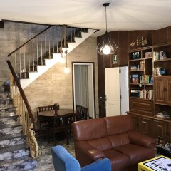Отель Mucha Masia Hostel Rural-Urbà Испания, Эль-Прат-де-Льобрегат - отзывы, цены и фото номеров - забронировать отель Mucha Masia Hostel Rural-Urbà онлайн развлечения