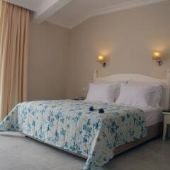 The Blue Lagoon Deluxe Hotel комната для гостей