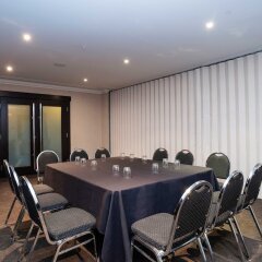 Отель Sandman Hotels & Suites Calgary West Канада, Калгари - отзывы, цены и фото номеров - забронировать отель Sandman Hotels & Suites Calgary West онлайн помещение для мероприятий