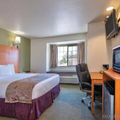 Отель La Quinta Inn & Suites Tulare комната для гостей