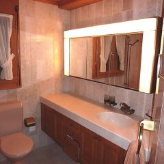 Отель Drive - Three Bedroom Швейцария, Гштад - отзывы, цены и фото номеров - забронировать отель Drive - Three Bedroom онлайн ванная