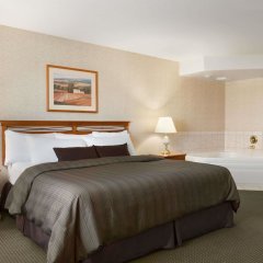 Отель Days Inn by Wyndham Saskatoon Канада, Саскатун - отзывы, цены и фото номеров - забронировать отель Days Inn by Wyndham Saskatoon онлайн комната для гостей фото 4