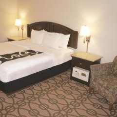 La Quinta Inn & Suites by Wyndham Springfield South in Springfield, United States of America from 127$, photos, reviews - zenhotels.com
