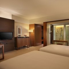 Отель Hilton Bandung Индонезия, Бандунг - 1 отзыв об отеле, цены и фото номеров - забронировать отель Hilton Bandung онлайн удобства в номере фото 2
