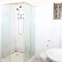Отель Tourist Castle Hotel and Suites Нигерия, Калабар - отзывы, цены и фото номеров - забронировать отель Tourist Castle Hotel and Suites онлайн ванная фото 2