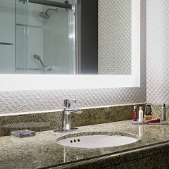 Отель Crystal Gateway Marriott ванная