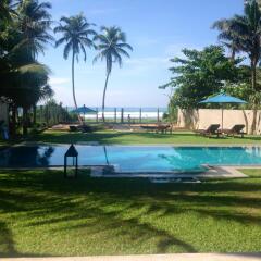 Отель Elephant Stables Weligama Bay бассейн
