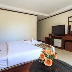 Sharaya Patong Hotel сейф в номере
