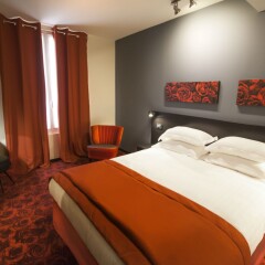 Отель Hôtel Helussi сейф в номере