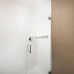 Отель Fairfield Inn & Suites by Marriott Albuquerque Airport сейф в номере