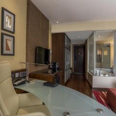 Отель Pullman Bangkok Grande Sukhumvit Бангкок комната для гостей фото 2