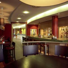 Отель Courtyard by Marriott Berlin City Center гостиничный бар